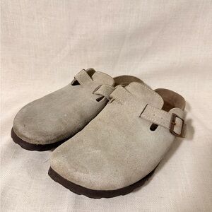 Cream Slippers with Suede Finish